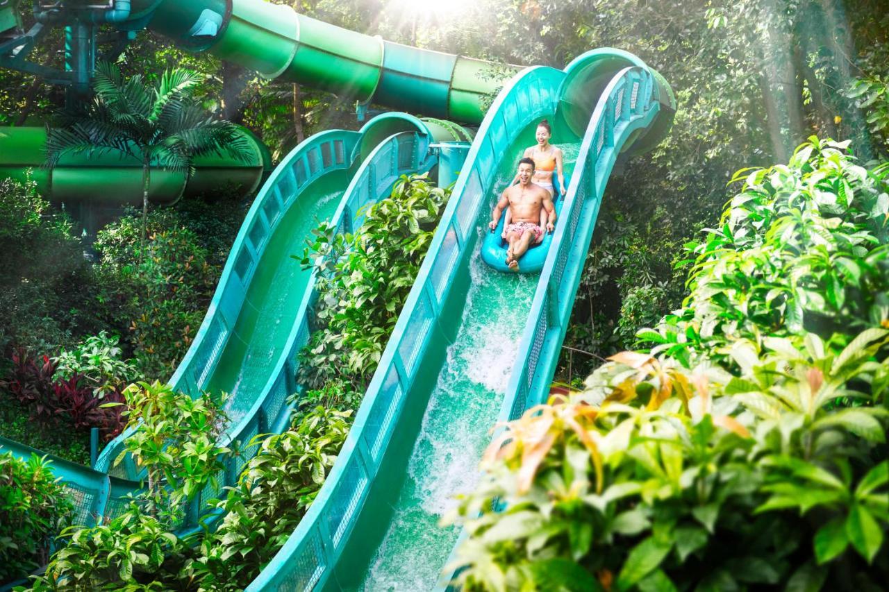 Resorts World Sentosa - Hotel Сингапур Экстерьер фото The Jungle Falls