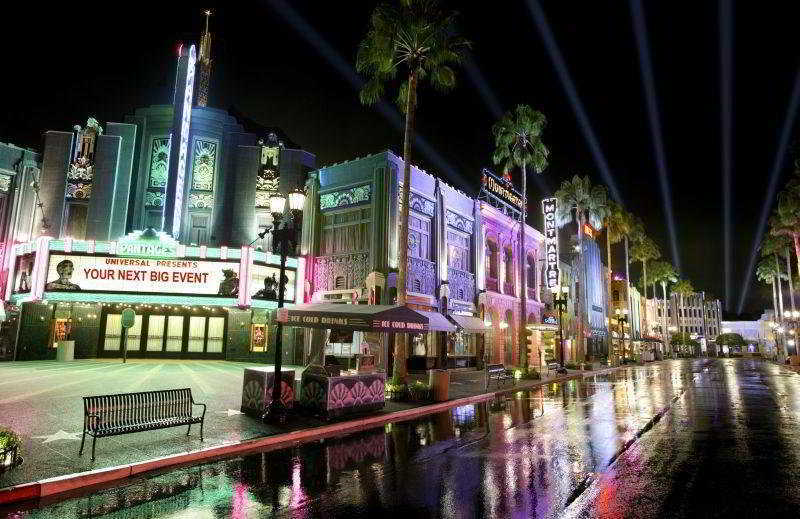 Resorts World Sentosa - Hotel Сингапур Экстерьер фото Hollywood Boulevard at night