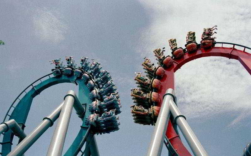 Resorts World Sentosa - Hotel Сингапур Экстерьер фото The two trains of the Dragon roller coaster