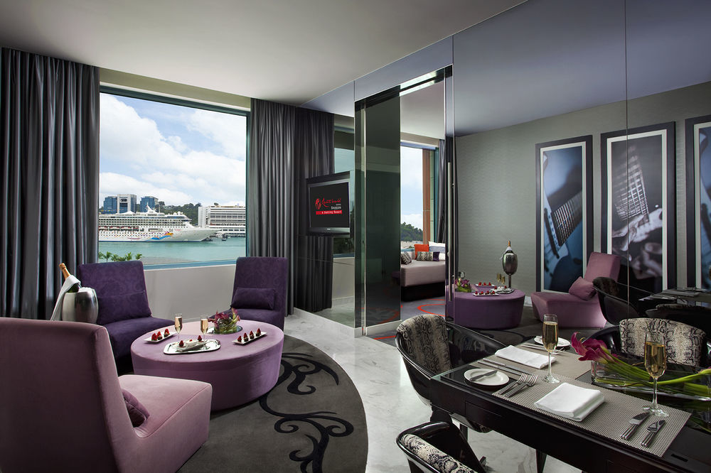 Resorts World Sentosa - Hotel Сингапур Экстерьер фото A suite at the W Hotel, Hong Kong