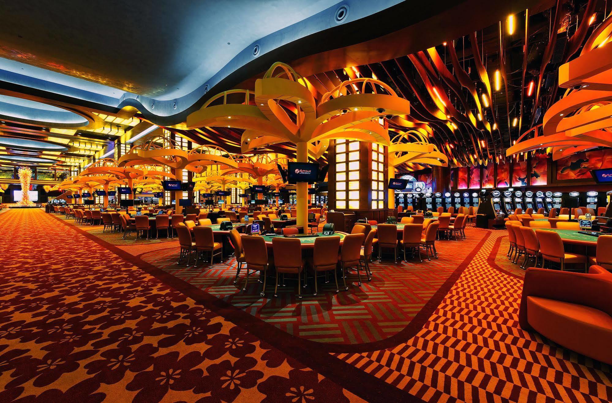Resorts World Sentosa - Hotel Сингапур Экстерьер фото Casino floor